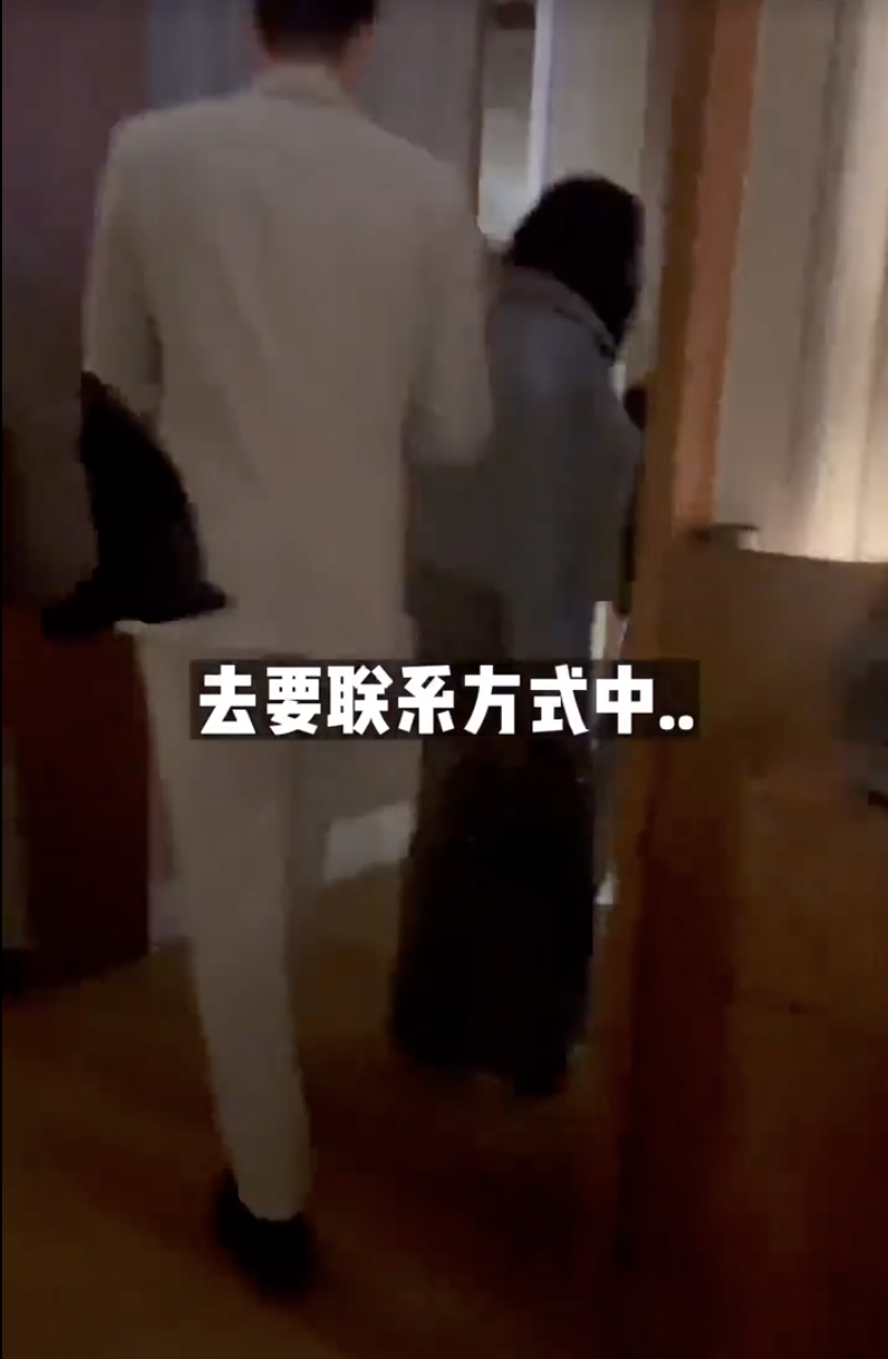 其後博主又叫友人去抄李澤楷朋友牌