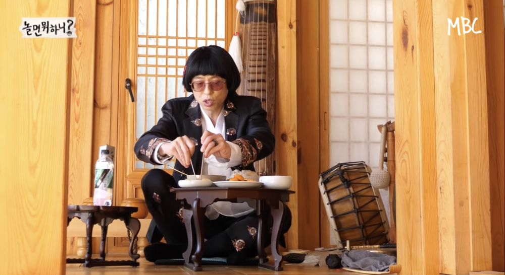 香港人食飯好多時都習慣坐大枱，而韓國則比較多一人用餐枱