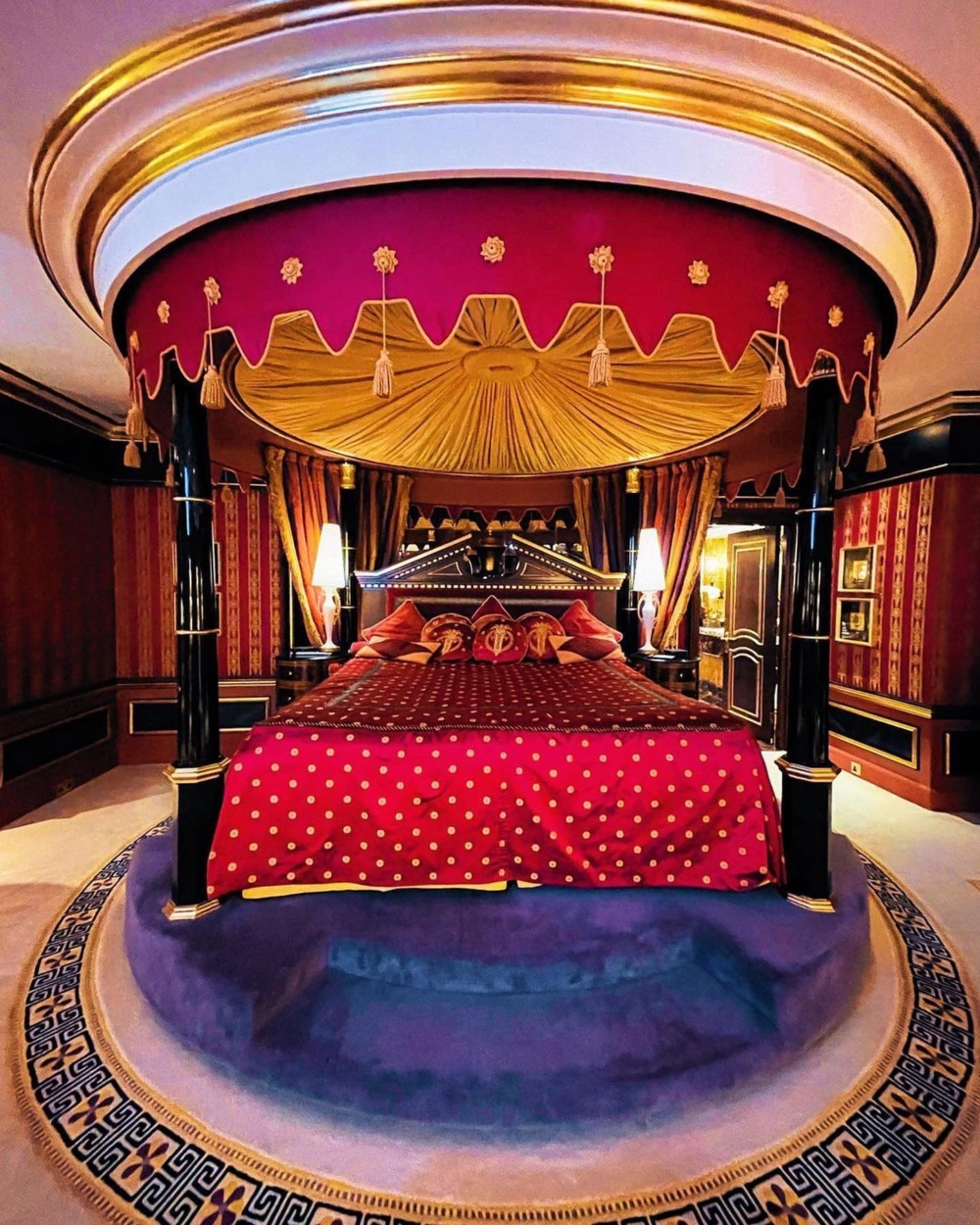 原來只要約$530港元就可以開箱最貴嘅皇家套房!