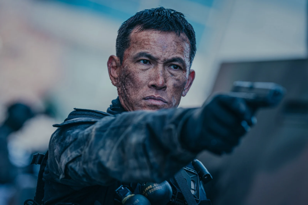 劉五性飾演烏鴉部隊領袖「卓上士」。