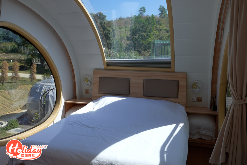 另外有三面玻璃天幕，大家可躺在床上就能欣賞到天空。