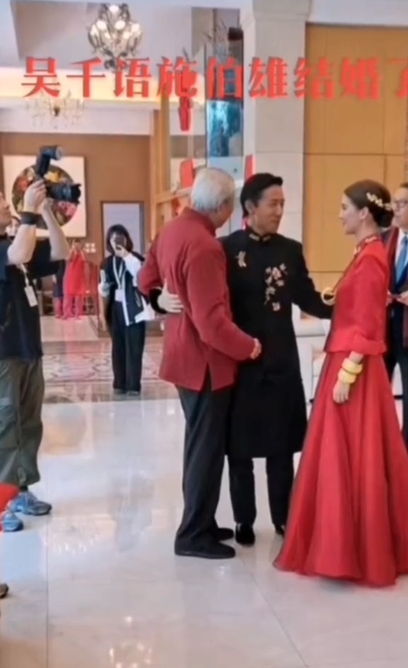 昨日（17日）網上就突然流出多張吳千語與施伯雄的婚宴照片