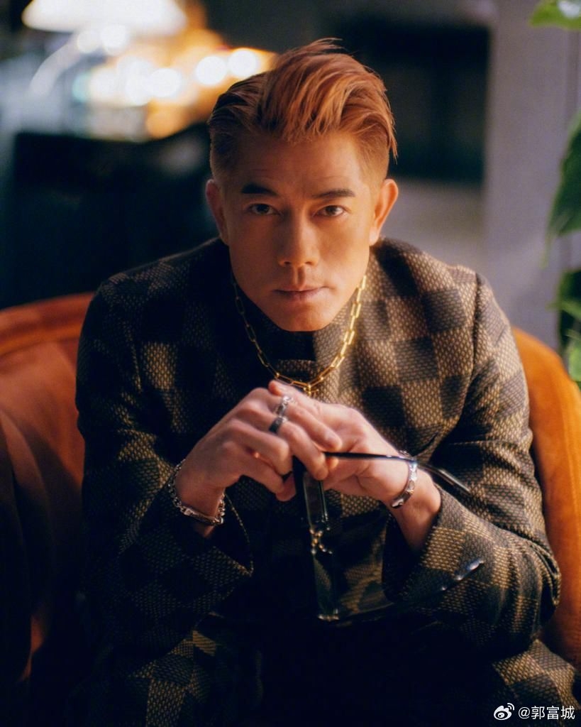 郭富城一家四口與外父外母同住位於港島大坑道嘉園豪宅