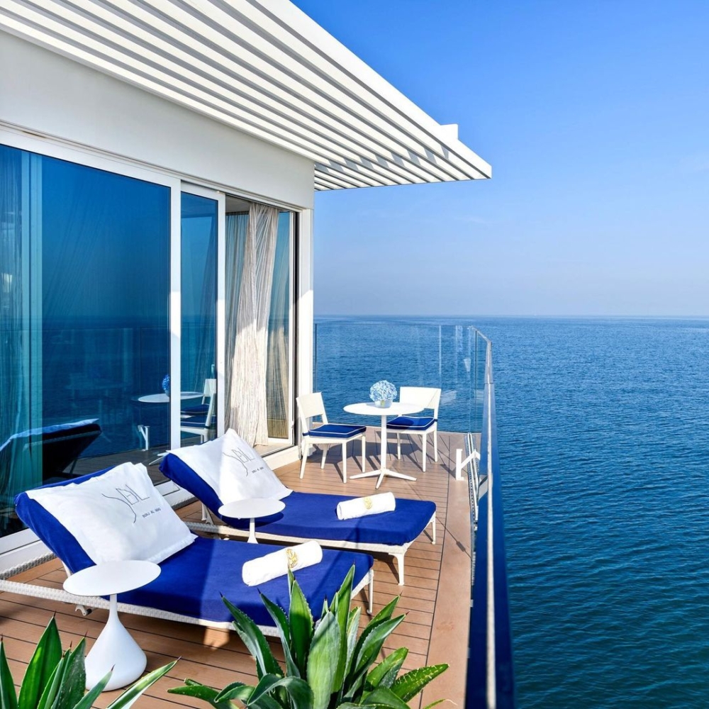 喺酒店預訂網站上顯示,帆船酒店一晚房價最平都要近$1.6萬港元