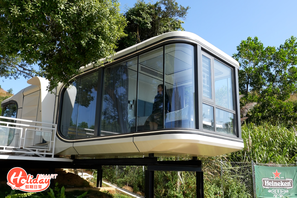 最後店家獨創的太空星艦，一共有2款大小，能容納4至6人的Starship露營派對太空星艦設有2間房及一個小客廳，客廳有張能升降的麻雀枱。