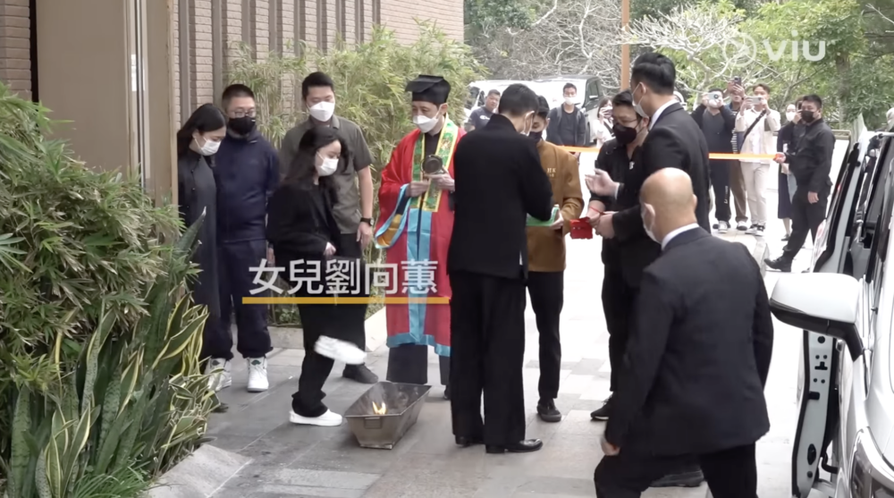 今次華仔一如以往低調作風,未有公開回應家庭事