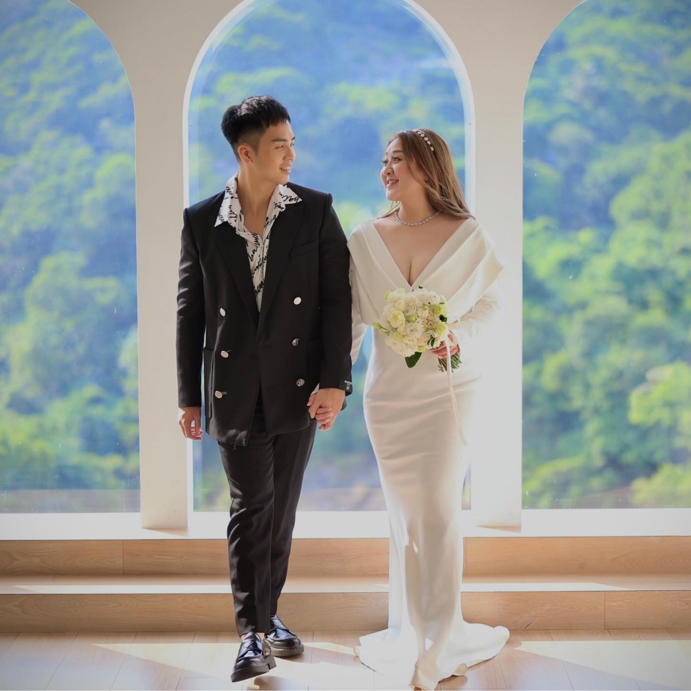 伍富橋同Shirley拍拖半年即求婚成功，婚後兩人經常大晒恩愛