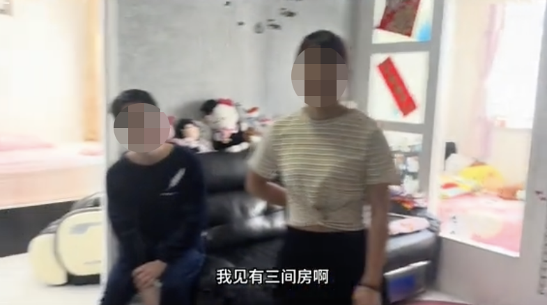 桑子跟隨老羅搬到香港，並育有三個孩子，一家五口住公屋一個三房單位