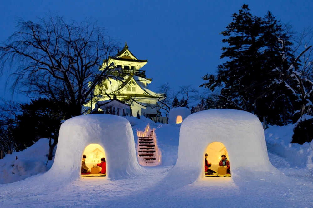 秋田縣橫手雪屋祭。