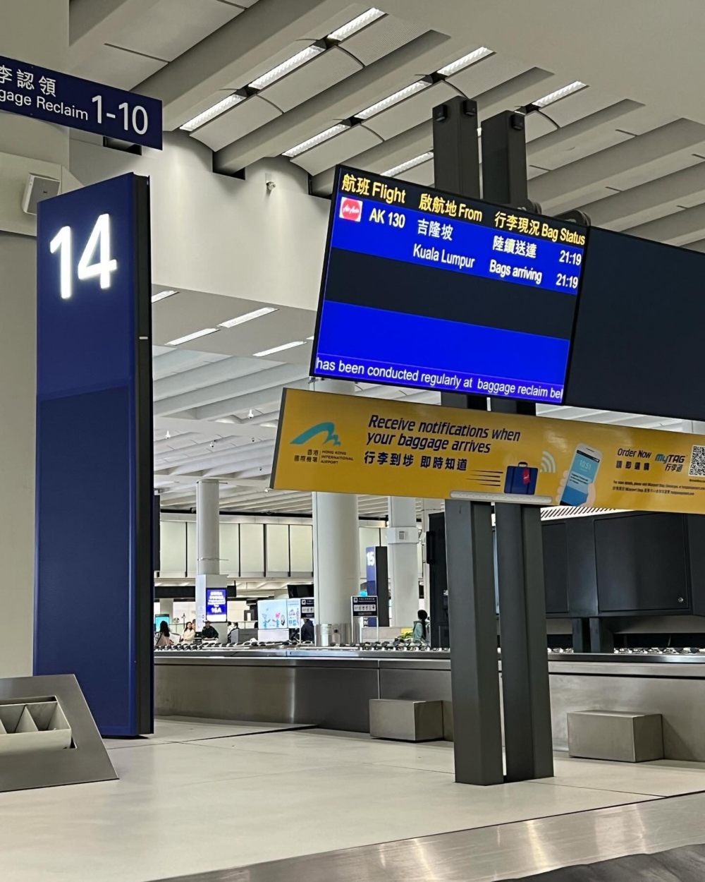 查小欣在Facebook發文:「Can’t believe it!太唔似香港嘅效率,航班21:19到港,現在是21:37還未見到行李,影都冇!」