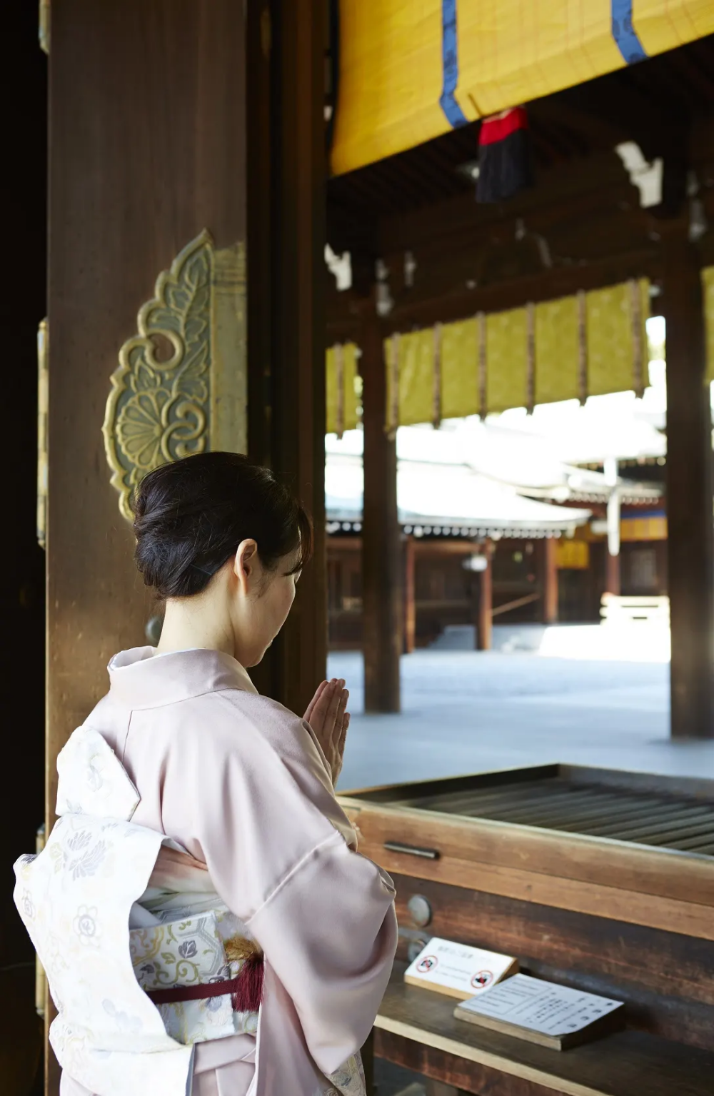 「初詣」意指新年參拜,日本人會在元旦當天前往神社或寺院參拜~