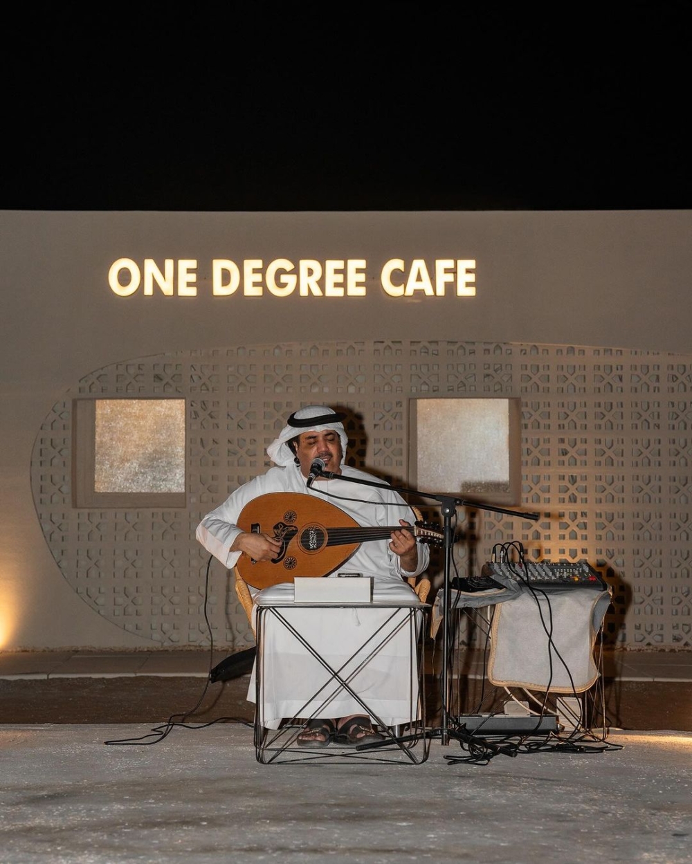 Cafe更安排了像是火舞、live band音樂及埃及傳統的轉裙舞等限定表演