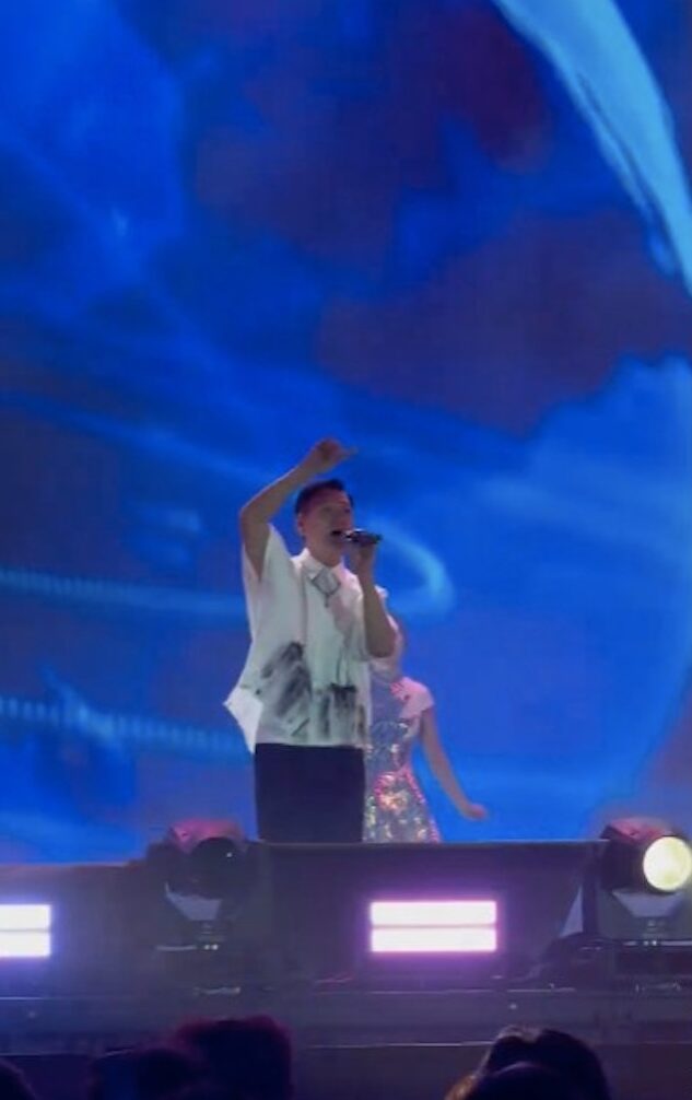 當天表演影片被分享後,就有不少網民大讚陶大宇唱歌有進步