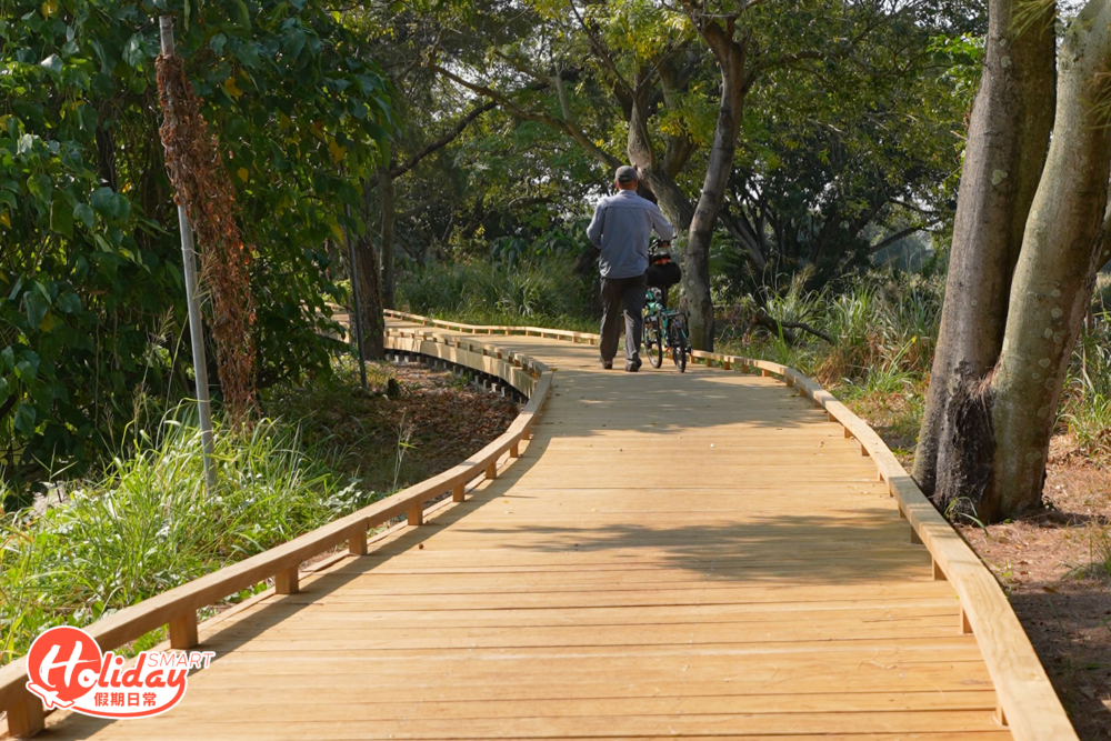 不同界別人士都可以使用全新無障木棧道，接近大自然。