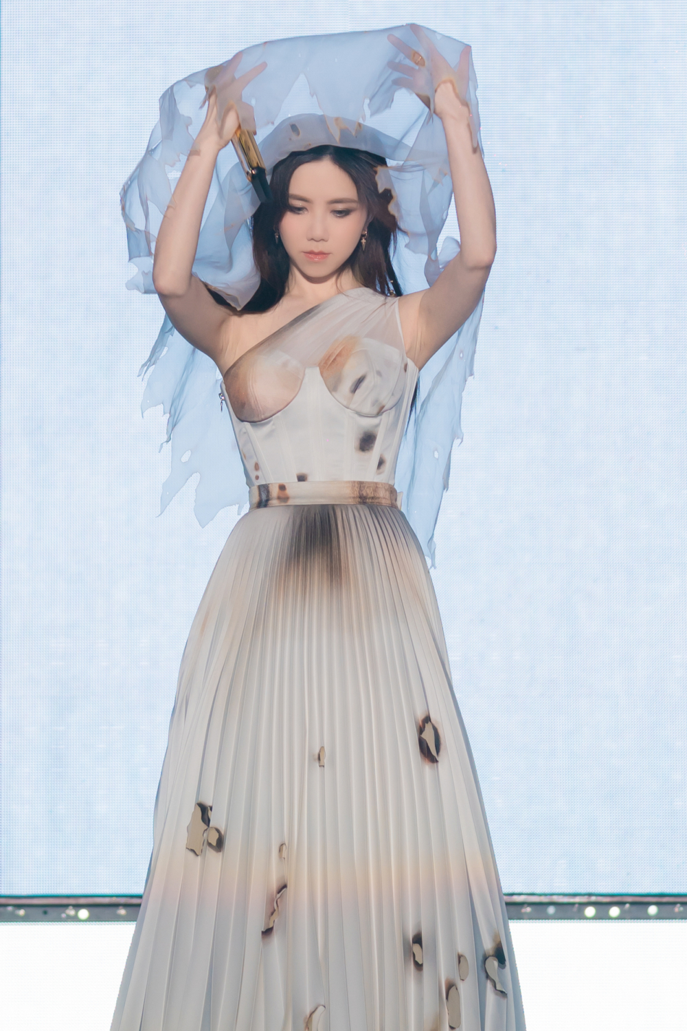 如果仔細看，就可以發現這只是裝飾上的設計