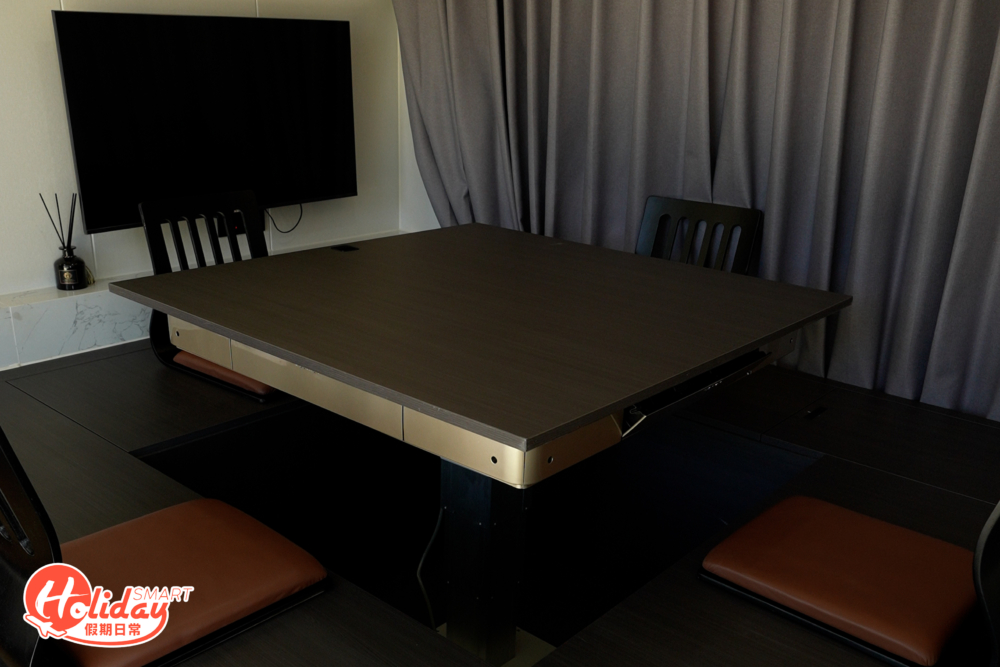 客廳有張能升降的麻雀枱