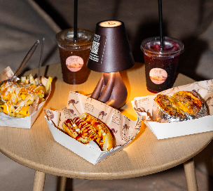 大家可一邊品嚐美味同時將遼闊無比的沙漠美景盡收眼底