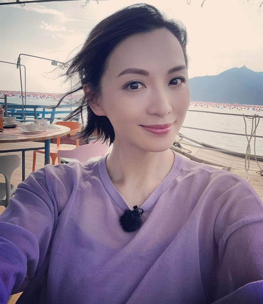 除了事業上的成功,陳煒的婚姻生活也非常幸福美滿。