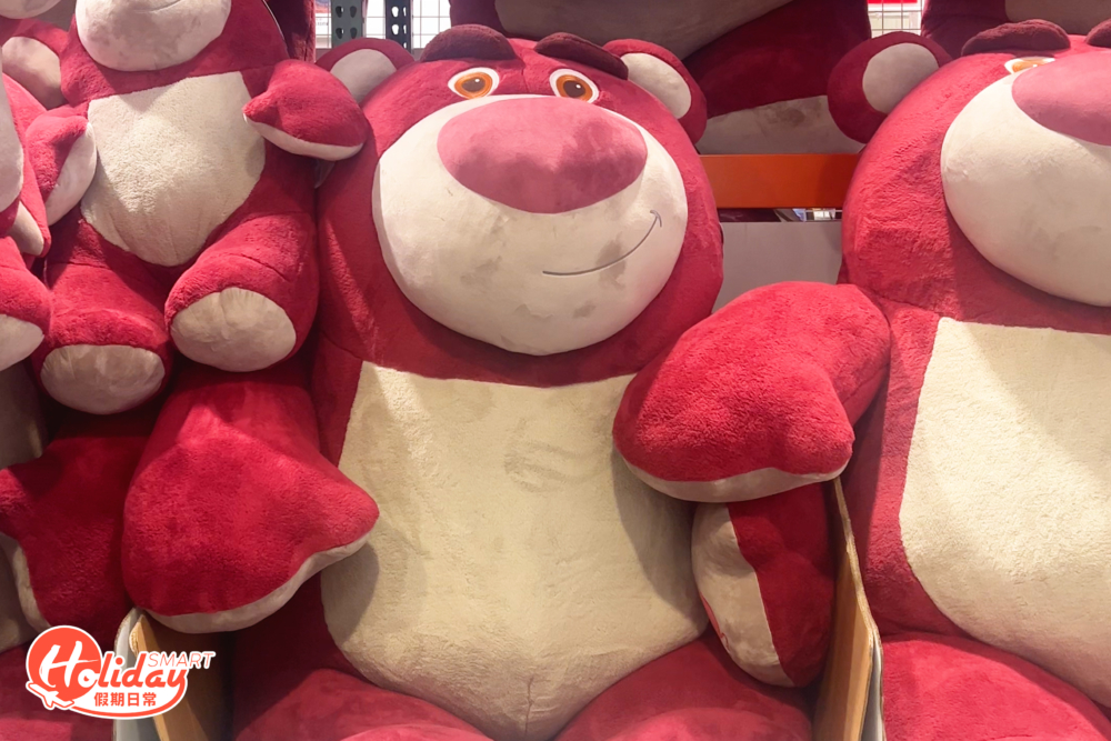 巨型勞蘇公仔。