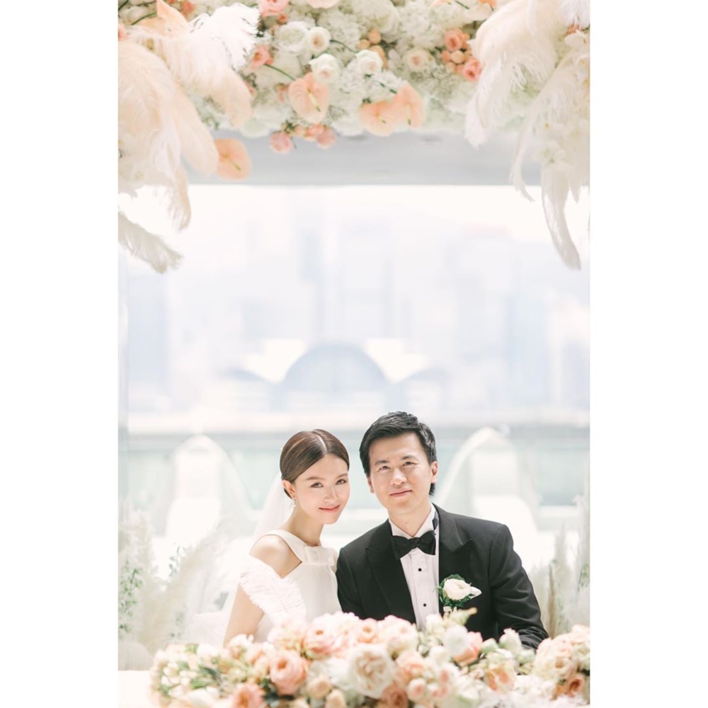 Janice Man雖則近年事業發展順遂，但據知老公吳啟楠背景亦超猛料