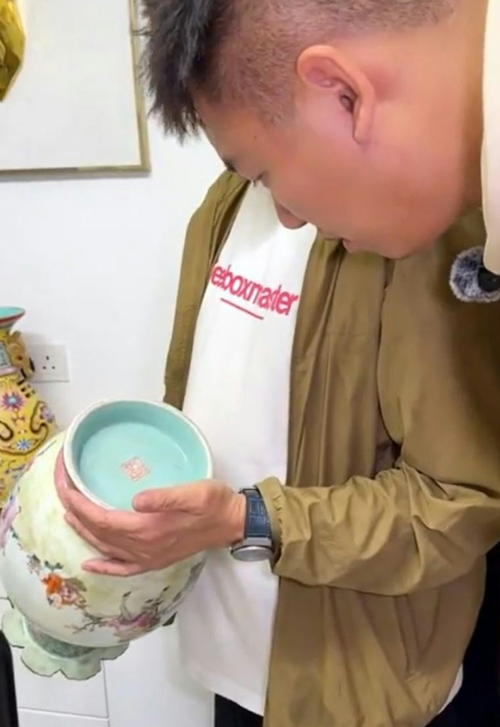 林先生家中亦藏有不少乾隆年代的瓷器，對此林先生表示是「老太爺」留下來的