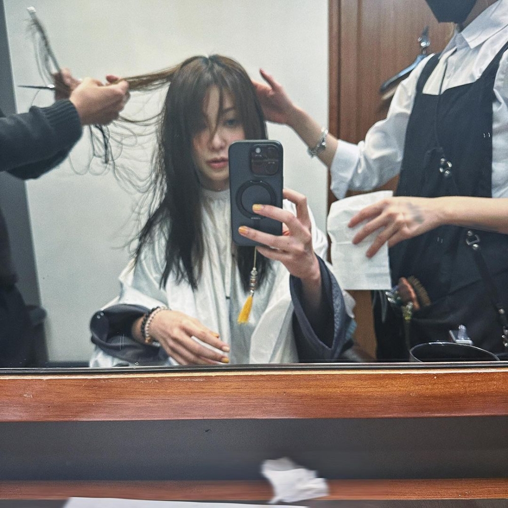 近日Fiona於IG分享自己剪髮嘅自拍