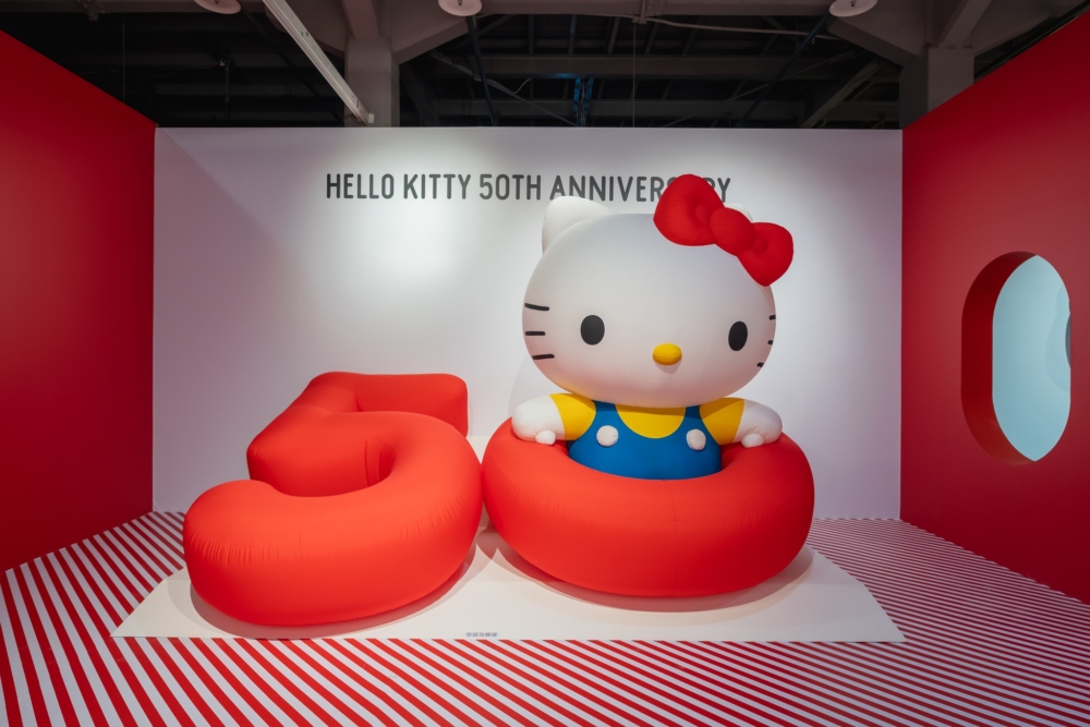 必打卡的超萌Hello Kitty巨型裝置！