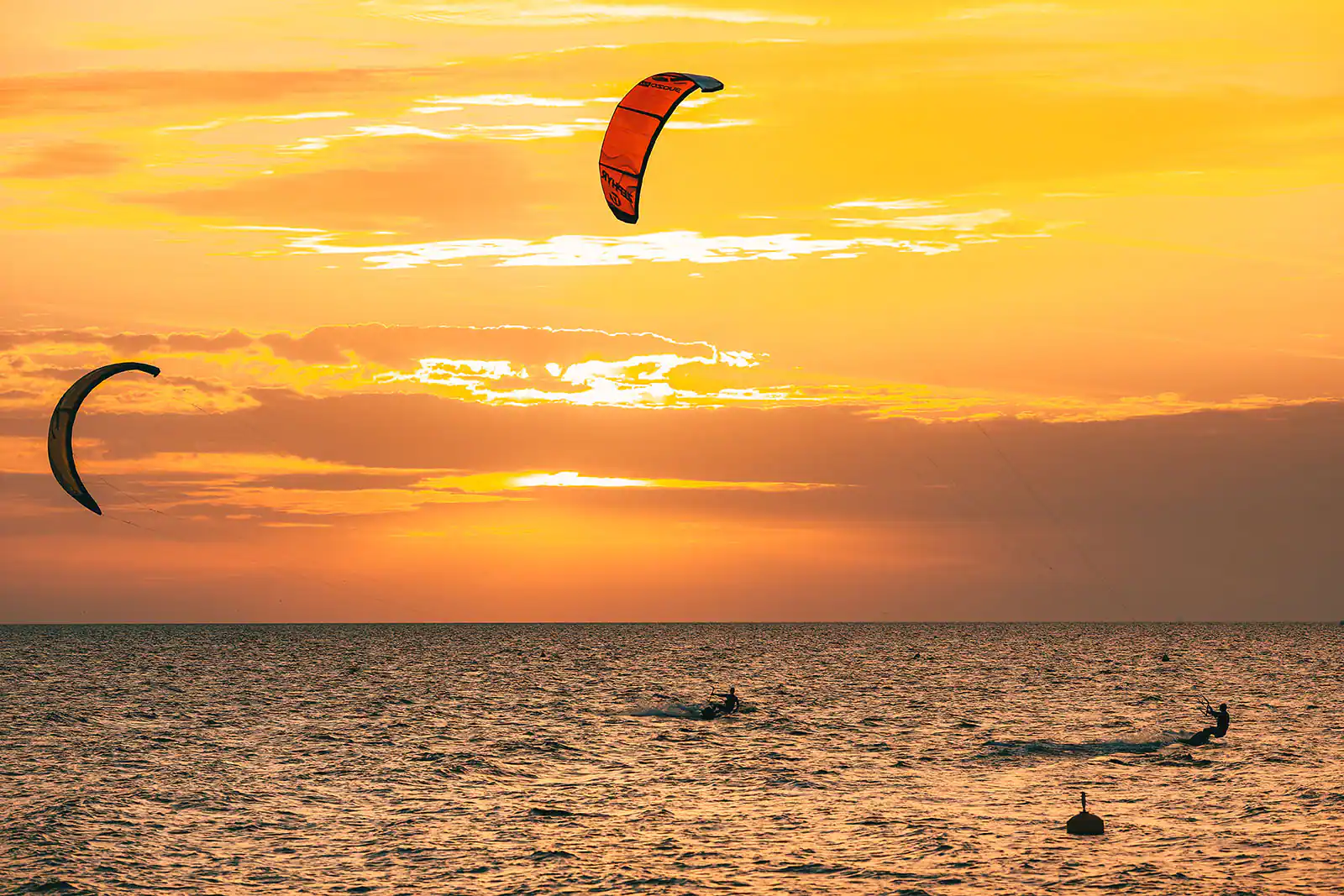 朱美拉公共海灘係杜拜少數幾個朝早同夜晚都允許游水嘅海灘之一