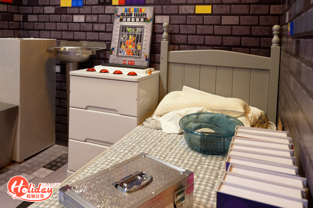 銅鑼灣店的玩家可以選擇扮演獄中的囚犯，於密室中尋找隱密的逃生通道，實行周詳的逃獄計劃。