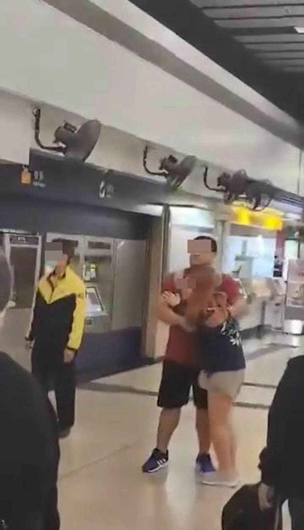 母親表示自己都是從網上片段才得知兒子的遭遇,對此極為心痛