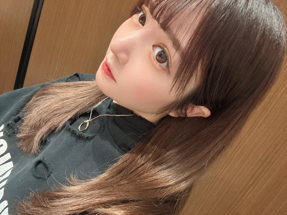 大部分網友已經轉移了對壽司師傅的批評,轉而關注陪酒女自身的行為是否合理。