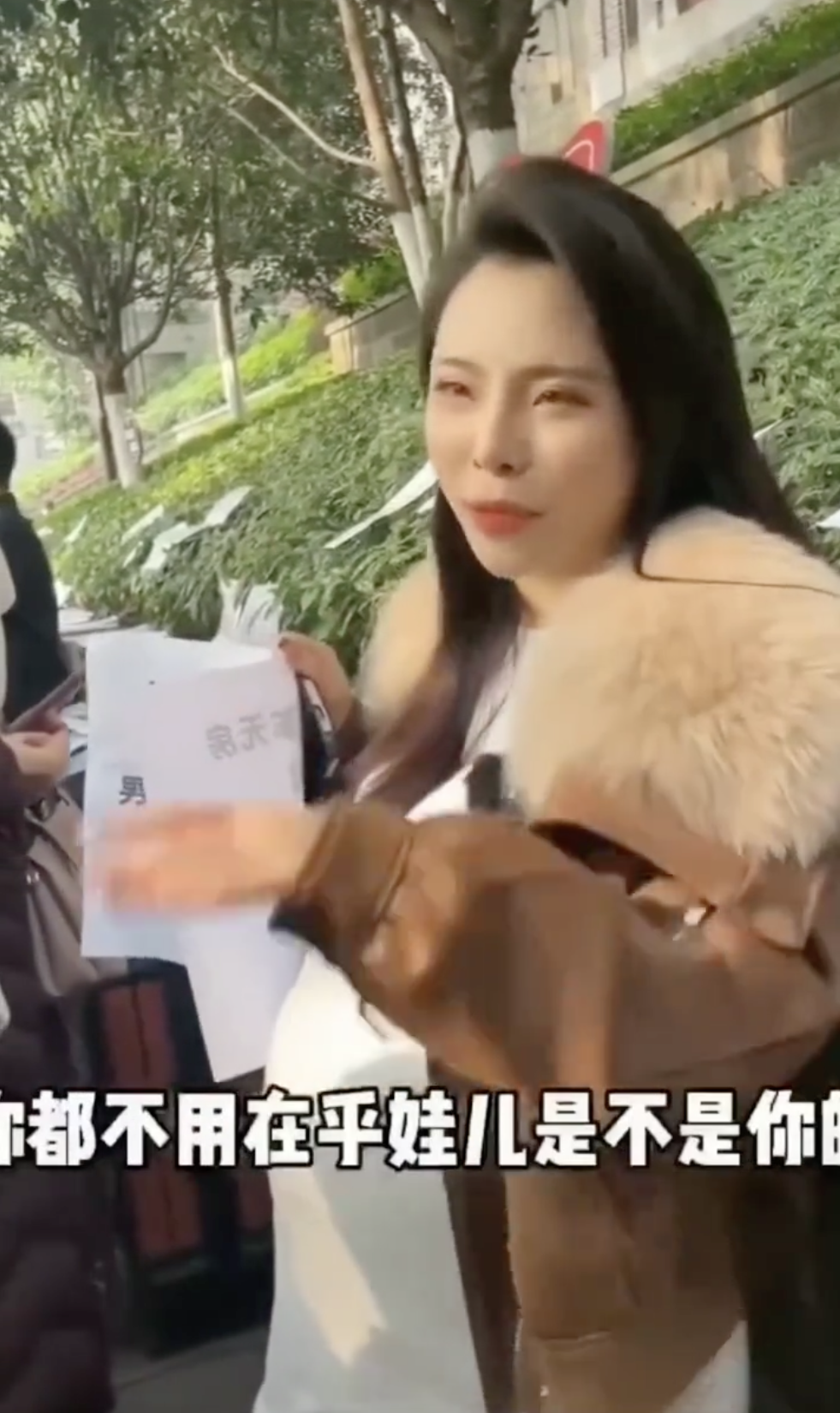 內地好多地方都有「相親角」,近日一名孕婦就喺相親角分享自己嘅擇偶要求