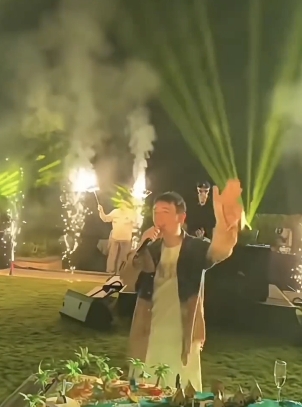 王思聰在許願時表示希望大家身體健康並賺大錢，網民指比想像中「樸素」