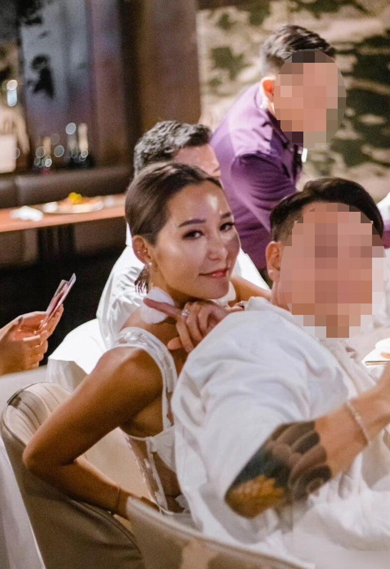 早前有網友分享洗米嫂出席眾會的照片，她依然光彩照人，但有人則認為她的笑容有些牽強