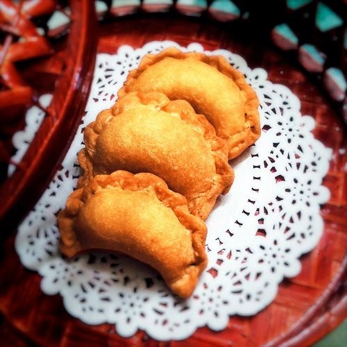 傳統全盒亦會放入油器，如象徵荷包滿滿的油角！