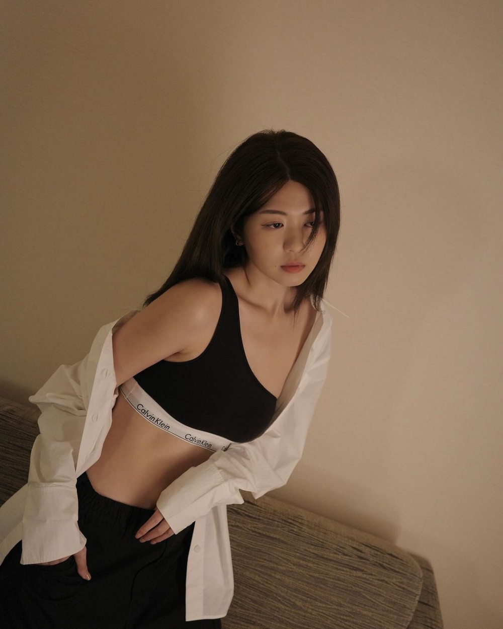 Hillary分享一輯由阿正操刀拍攝嘅性感照。