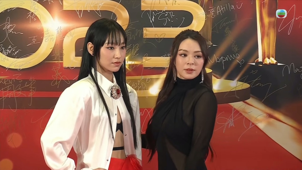 昨晚炎明熹(Gigi)與王灝兒(JW)一同進場