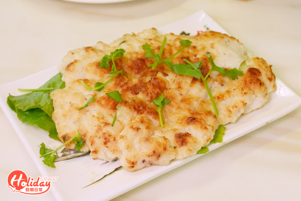 店家另推介香煎墨魚餅，墨魚餅由產自沙頭角的新鮮墨魚滑製作，口感彈牙嫩滑。