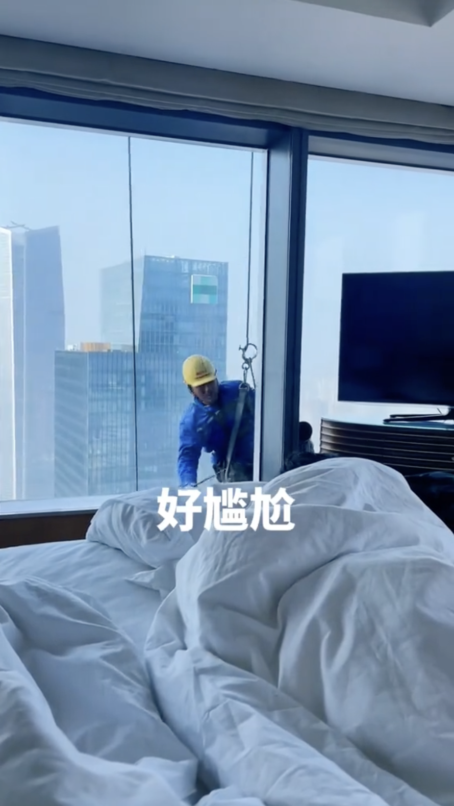 該女住客表示酒店未有事先告知,令她十分尷尬。