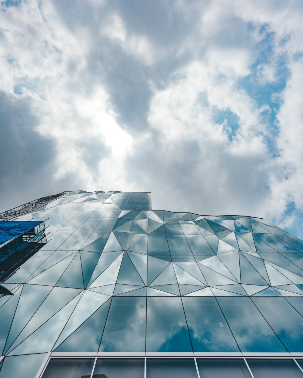 充滿現代感的鏡面外觀超型格！