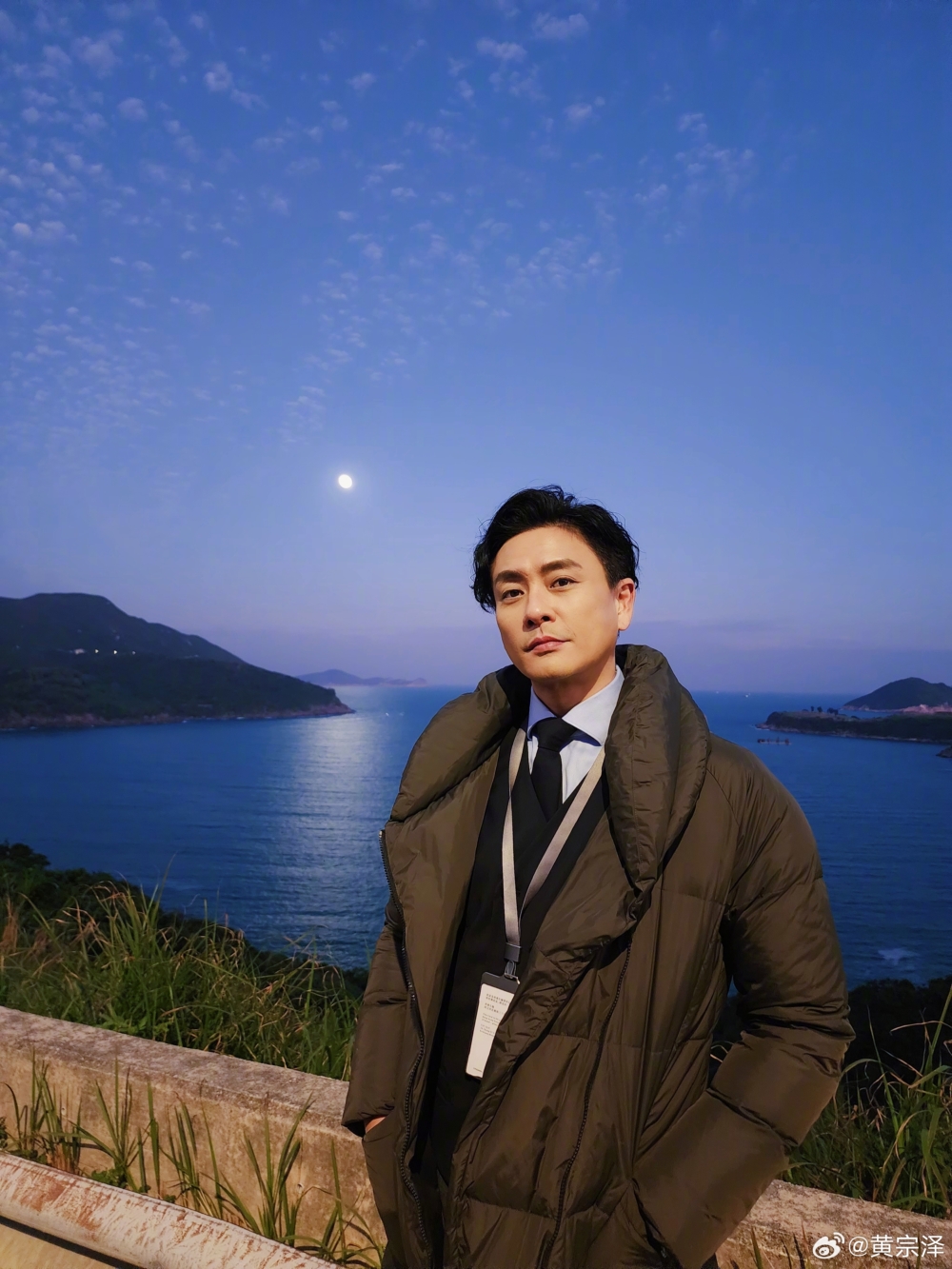 網友:「自從換了這個髮型之後,我都分不清他到底是髮型醜還是人老了變醜了(雖然不影響我喜歡他)」