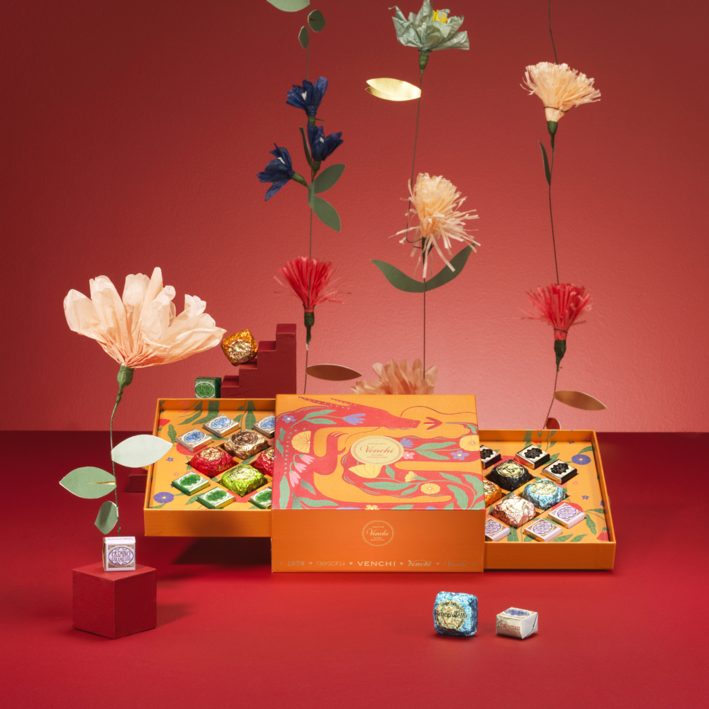 新春正方形雙層禮盒。