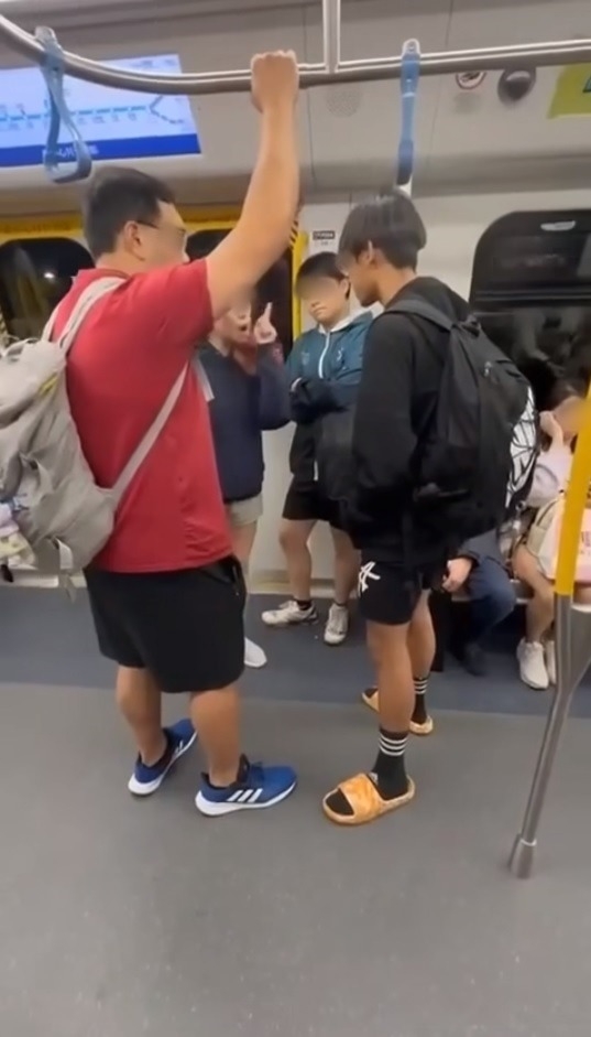 港女大爆發批評男學生「視姦」,用眼神性騷擾她