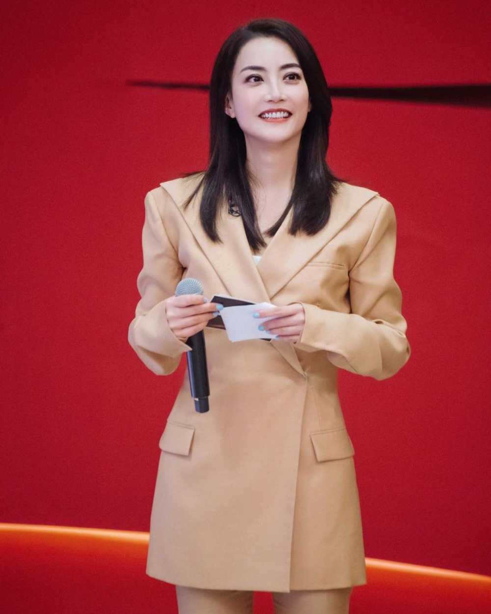 mani試過飲醉酒一直箍住個朋友唔畀佢走，但醉倒嘅Mani控制唔好力度，太大力箍到朋友反晒眼