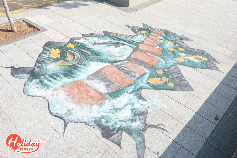 另外海旁還有不少吉祥物公仔和3D地畫拍照，大家不妨探索一下不同隱藏畫作！