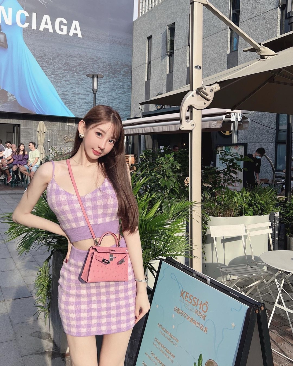 Cammi喺內地賺唔少錢