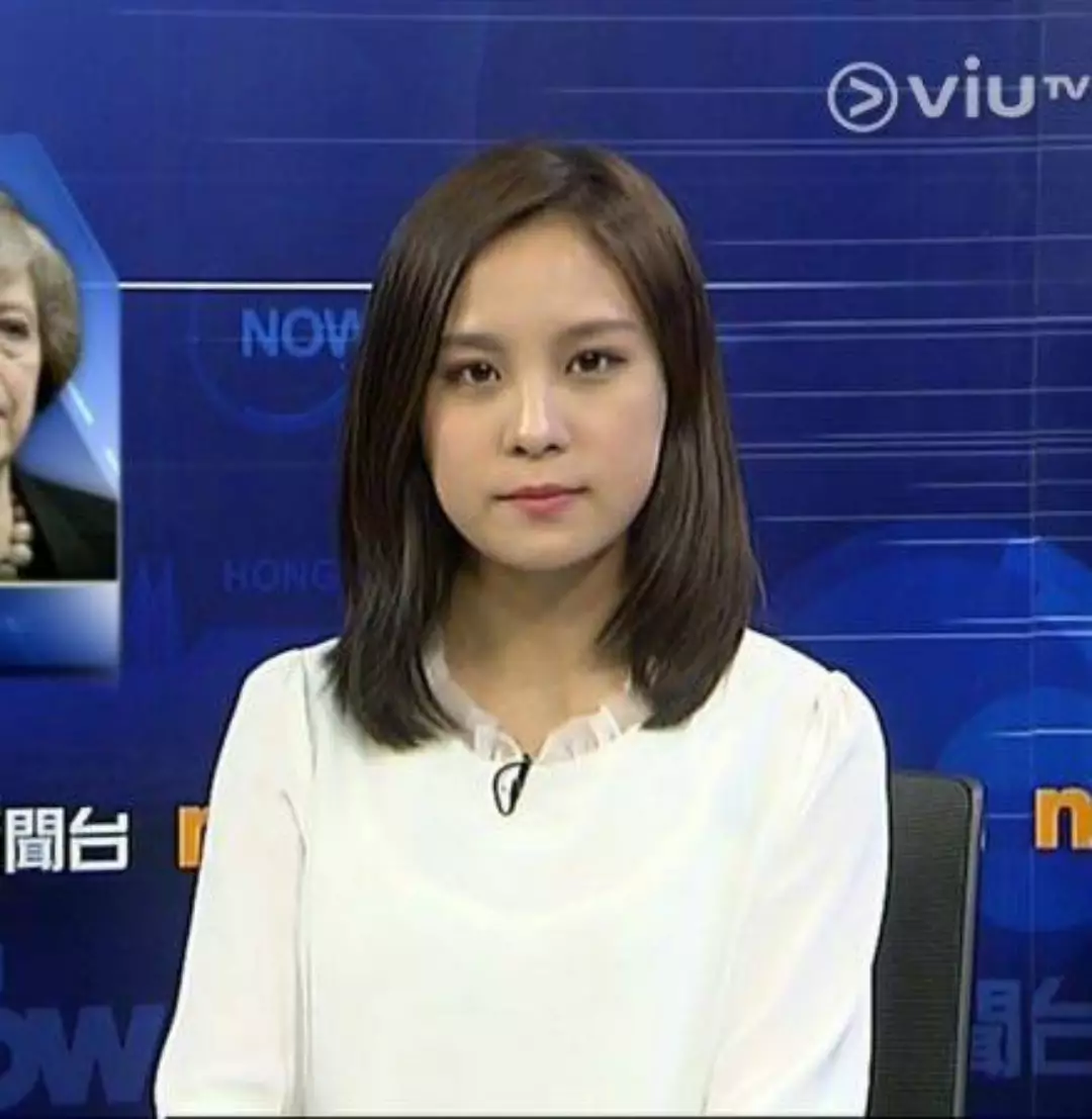 丘靜雯(Nicole)現時除了在HOY TV資訊節目《一線搜查》擔任主持外,平日亦有開班教瑜伽