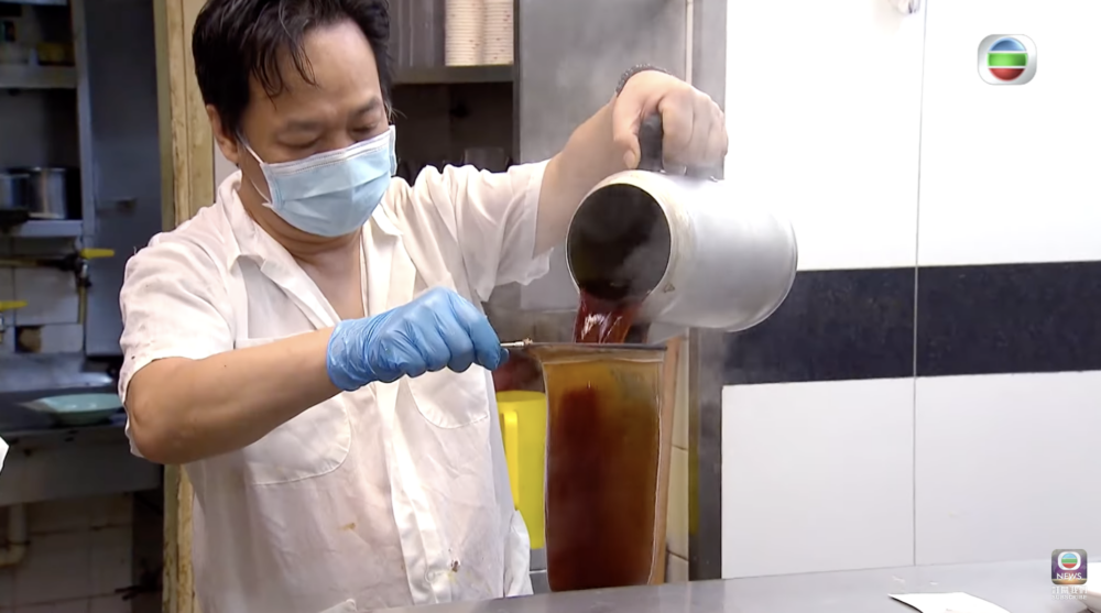 茶餐廳係香港嘅特色餐飲文化之一，茶餐廳嘅奶茶更有多種唔同嘅變化