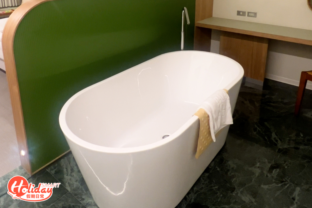 房內更設私人浴缸可供浸浴。