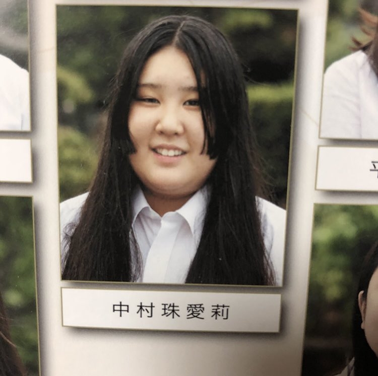 呢位日本女生叫中村珠愛莉，佢高中畢業時身型圓潤，尤其臉上都比較有肉地